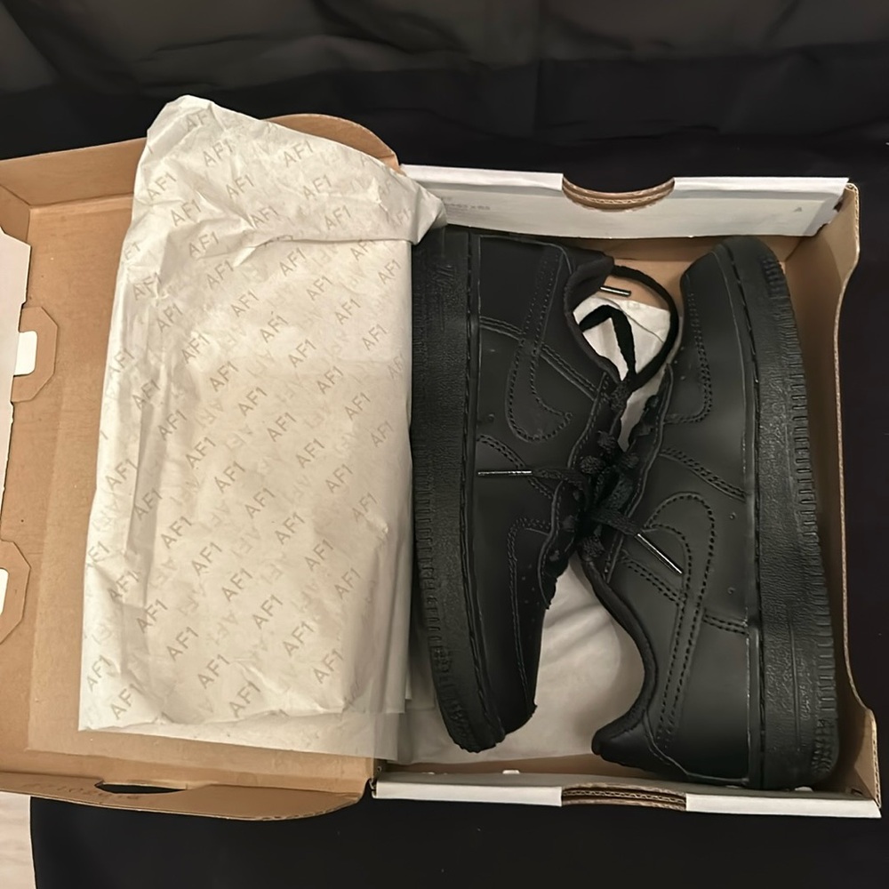 NIKE FORCE 1 (Size 12c) Color Black